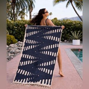 sandcloud shibori beach towel with zip pocket + pouch!